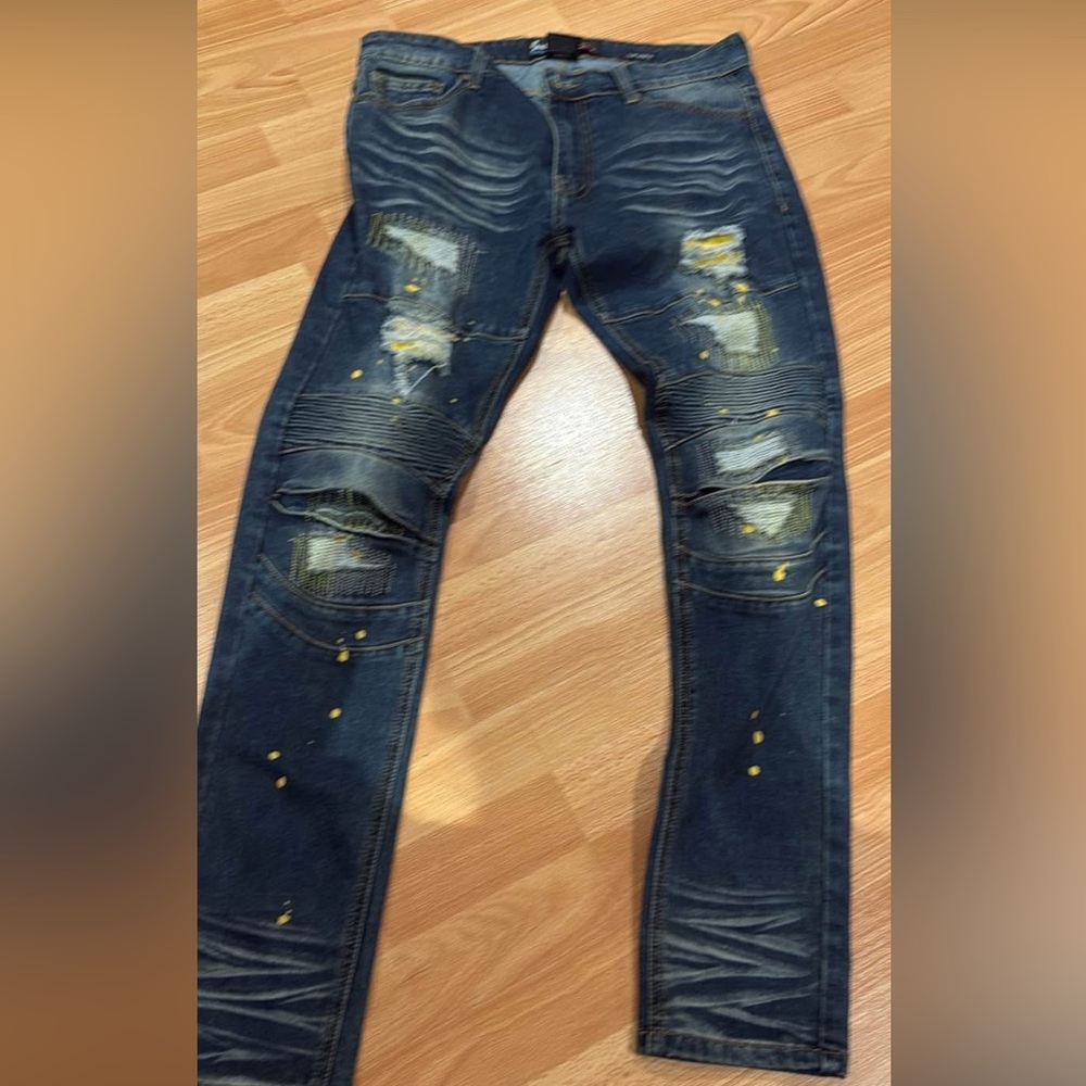 Distressed Blue Skinny Jeans with Vintage Appeal size 32/32 Switch Remarkable